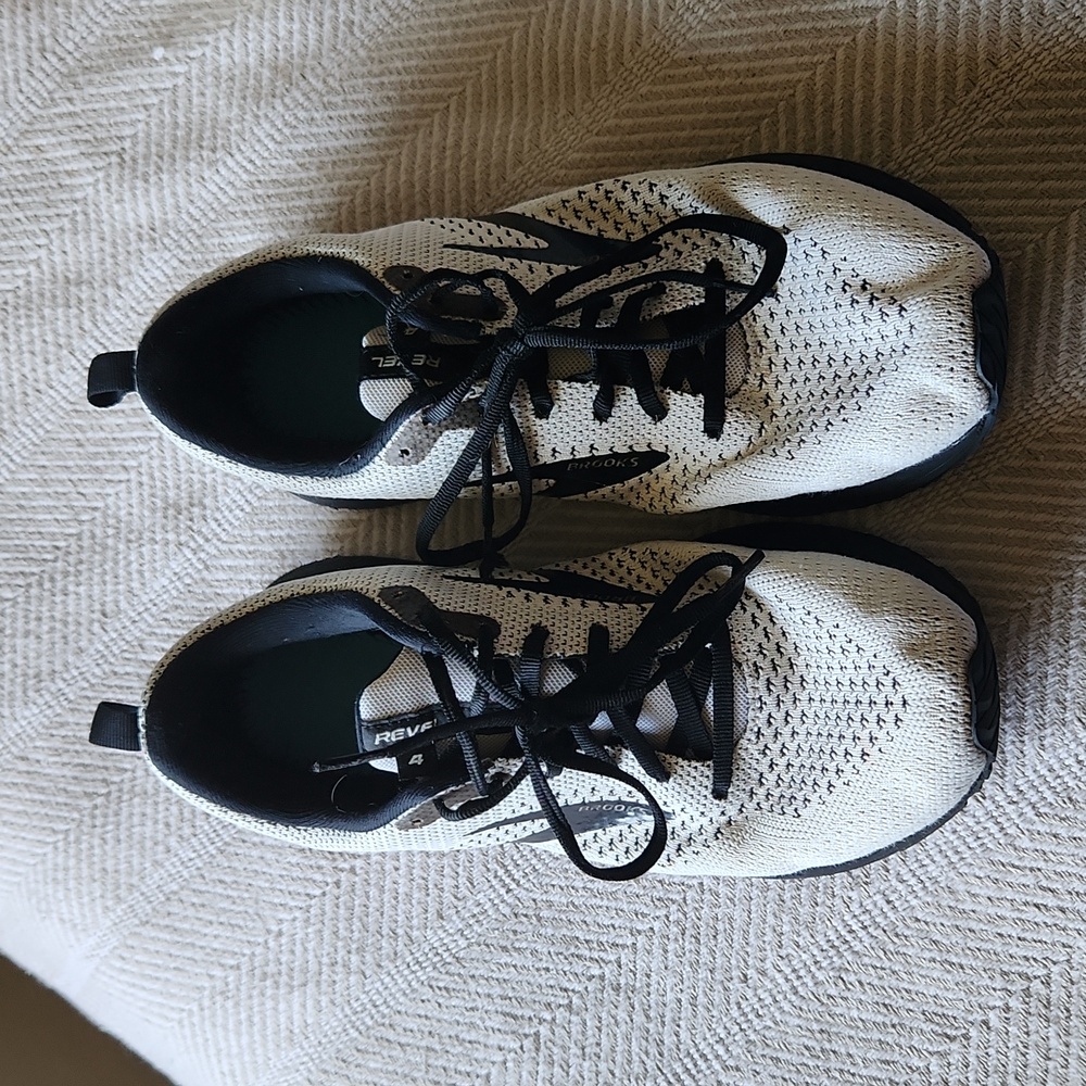 Womens size 10 brooks revel 4 shoes